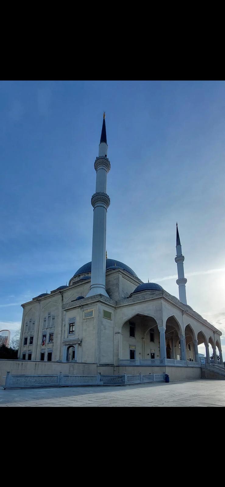 Hoca Ahmet Yesevi Camii ana görünüm